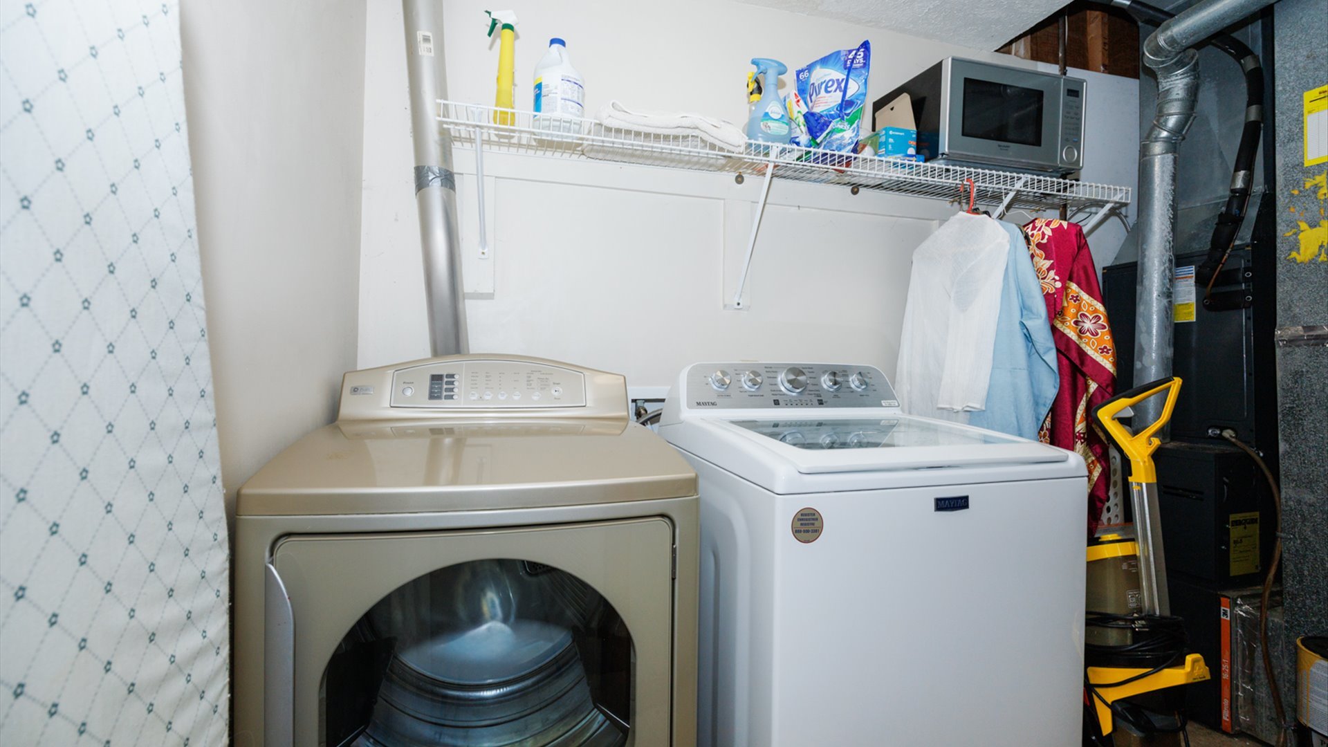 67 Oak Park Road Bloomington, IL 61701 - Photo 28 of 34 a utility room with dryer and washer