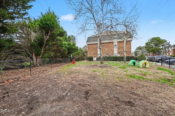 a view of a house with backyard and garden