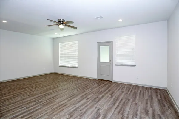 $1,700 | 2702 Appian Way, New Caney, TX 77357