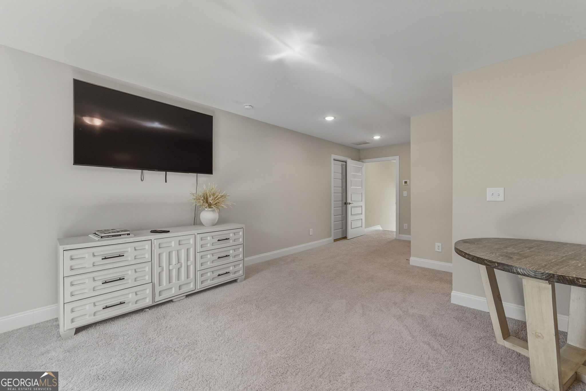 1140 Providence Loop Greensboro, GA 30642 - Photo 24 of 28 a livingroom with furniture