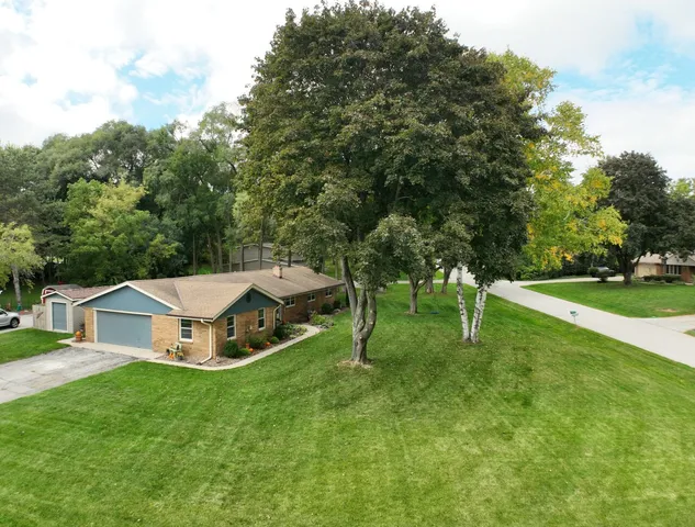 $599,900 | 16205 Choctaw Trail, Brookfield, WI 53005