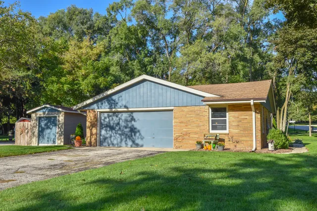 $599,900 | 16205 Choctaw Trail, Brookfield, WI 53005