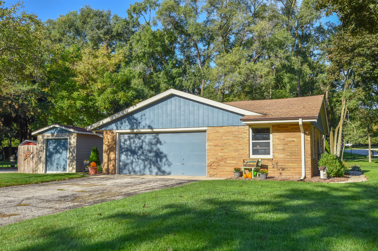16205 Choctaw Trail Brookfield, WI 53005 - Photo 21 of 29 Side view