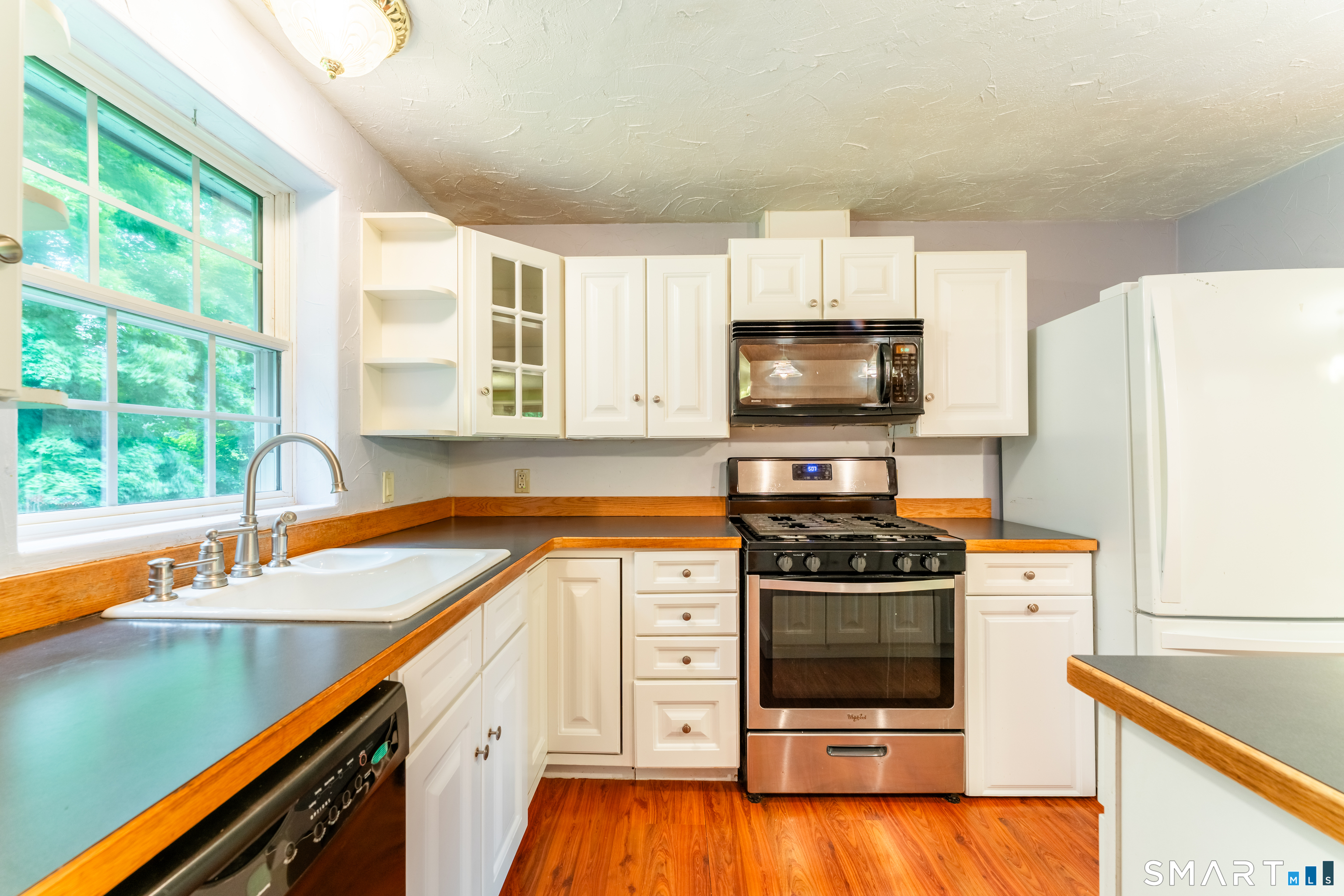 521 East Thompson Road Thompson, CT 06277 - Photo 10 of 34