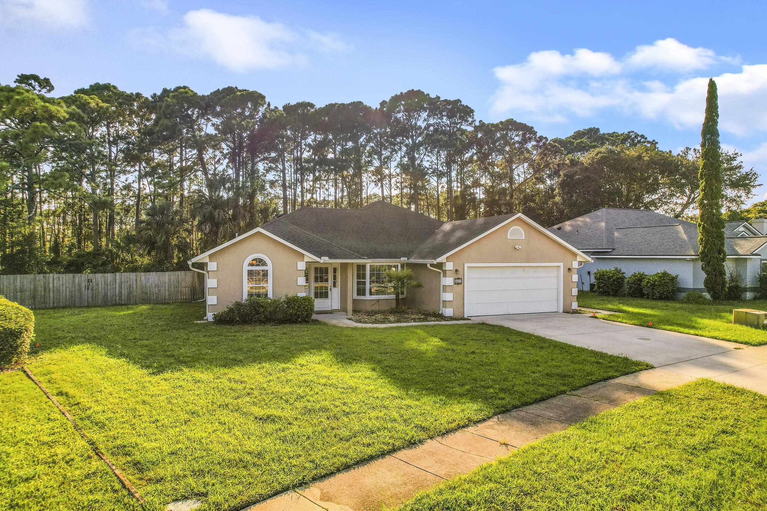 607 West Bianca Circle St. Augustine, FL 32086 - Photo 2 of 35 a view of a yard in front of the house with a yard