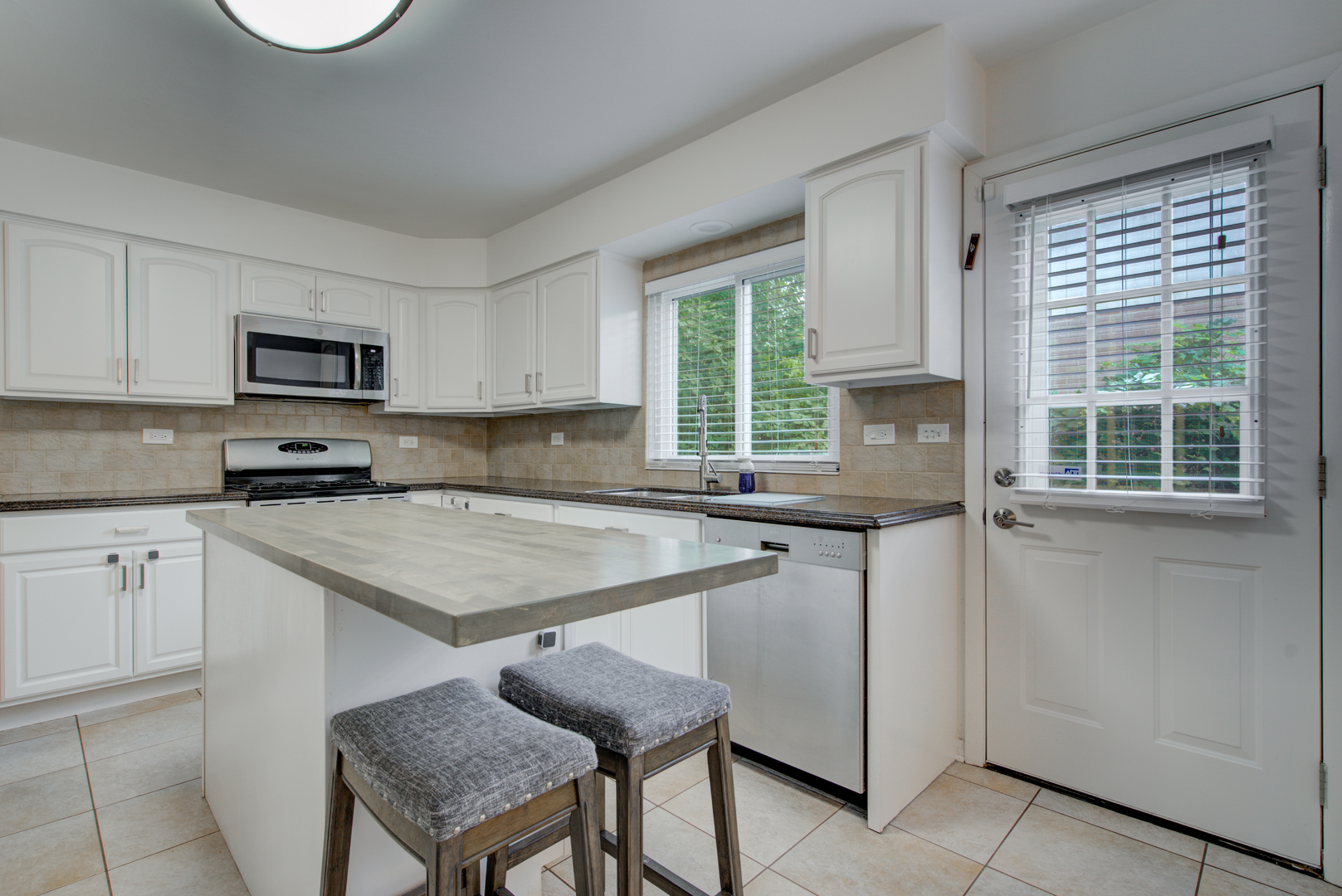 920 Ridge Road Highland Park, IL 60035 - Photo 6 of 35