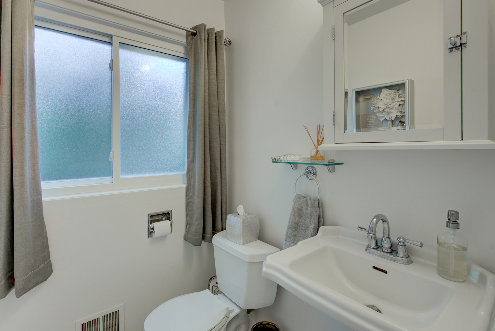 920 Ridge Road Highland Park, IL 60035 - Photo 10 of 35