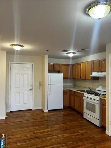 $1,156 | 1609 West Lake Avenue, Unit 112, Neptune, NJ 07753