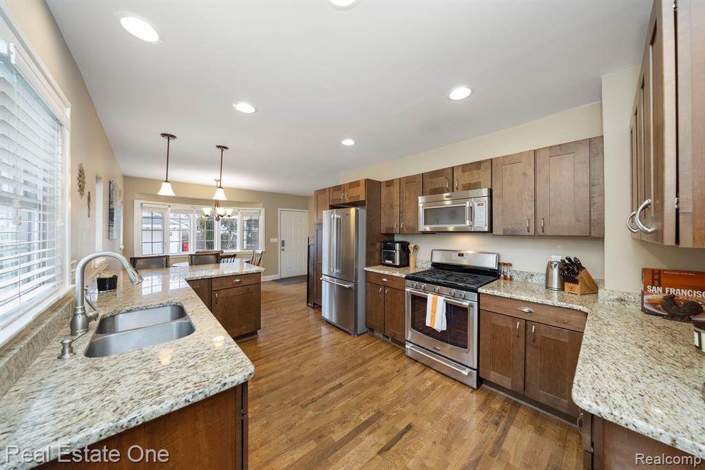 421 North Castell Avenue Rochester, MI 48307 - Photo 12 of 50