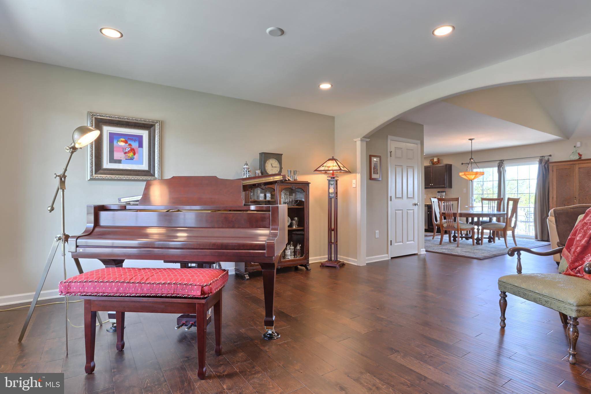7044 Beaver Spring Road Harrisburg, PA 17111 - Photo 8 of 46 Gallery Image 8