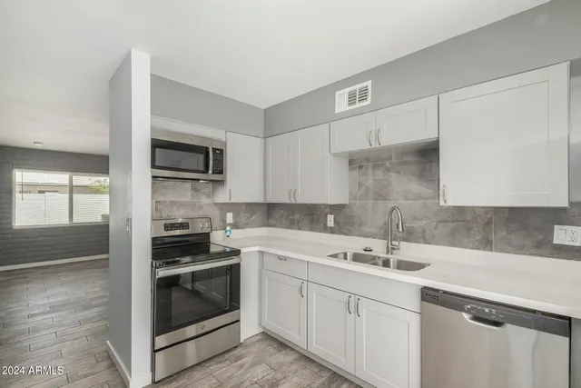 $1,799 | 1118 South McClintock Drive, Unit 2 | University Heights