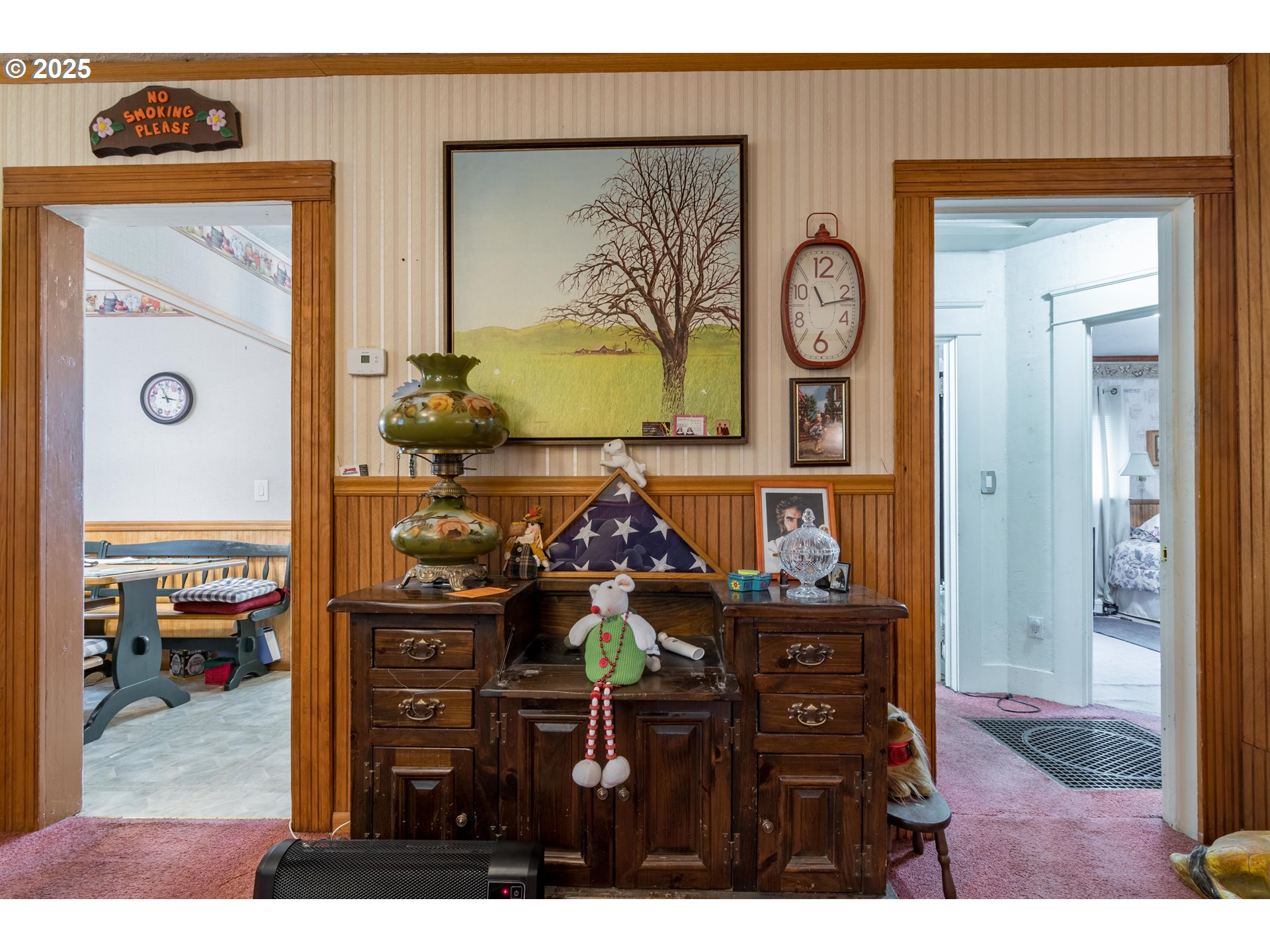 860 Adams Street Eugene, OR 97402 - Photo 12 of 46 a view of living room