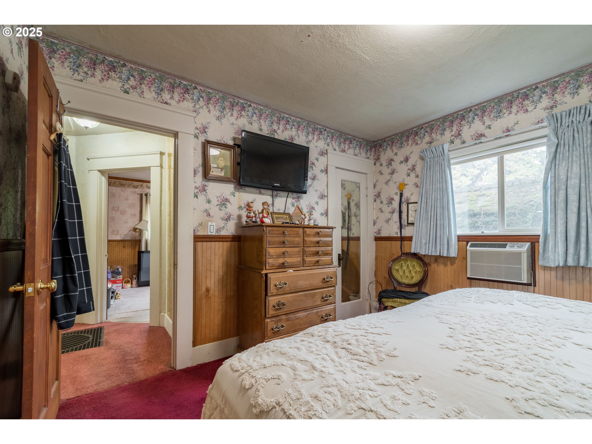 860 Adams Street Eugene, OR 97402 - Photo 17 of 46 a bedroom with a bed and flat screen tv