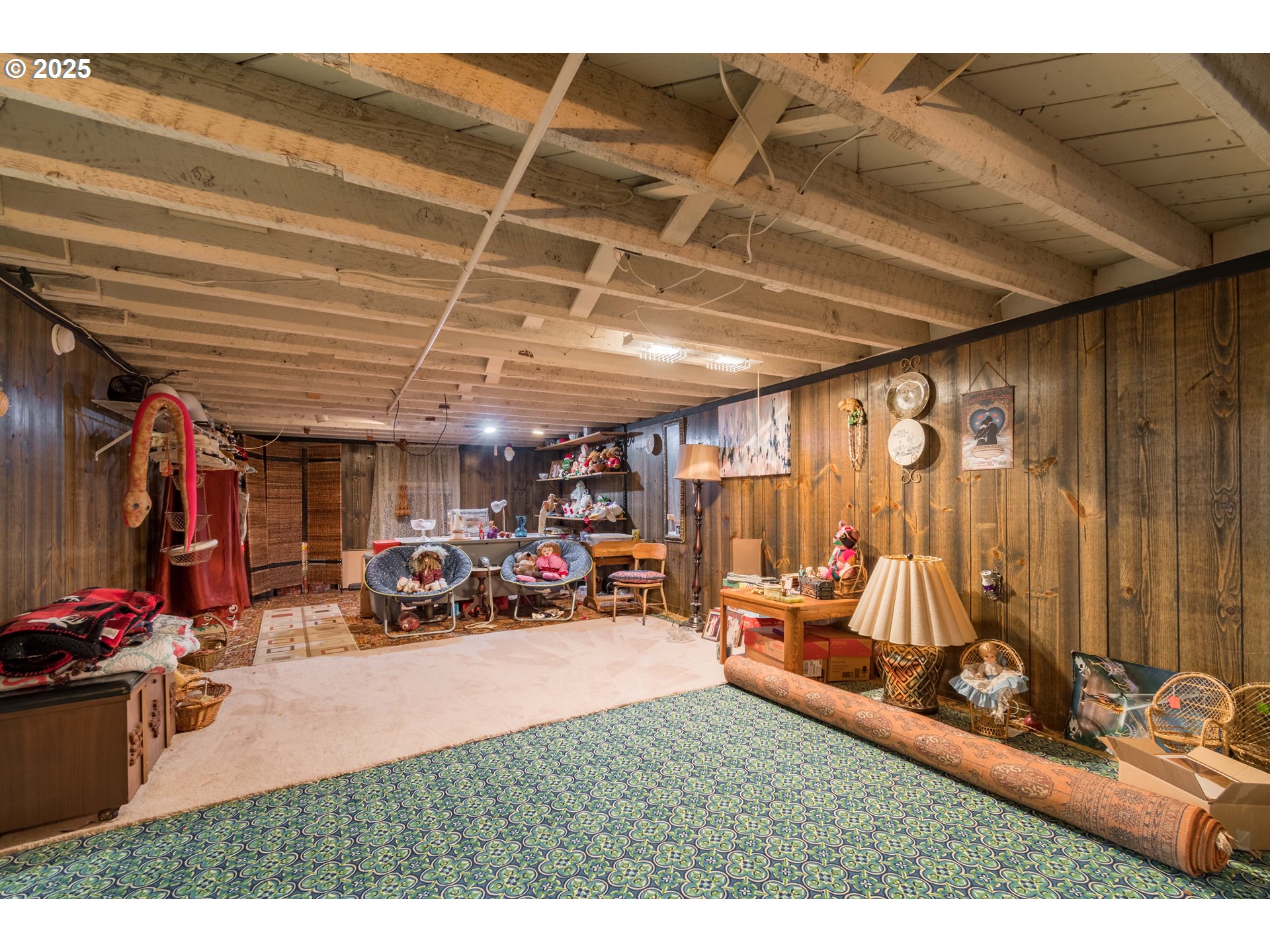 860 Adams Street Eugene, OR 97402 - Photo 30 of 46 a view of a room with gym equipment