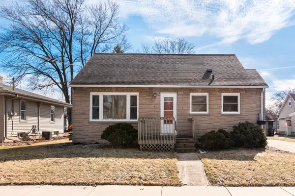 $240,000 | 313 East Coolidge Avenue, Appleton, WI 54915