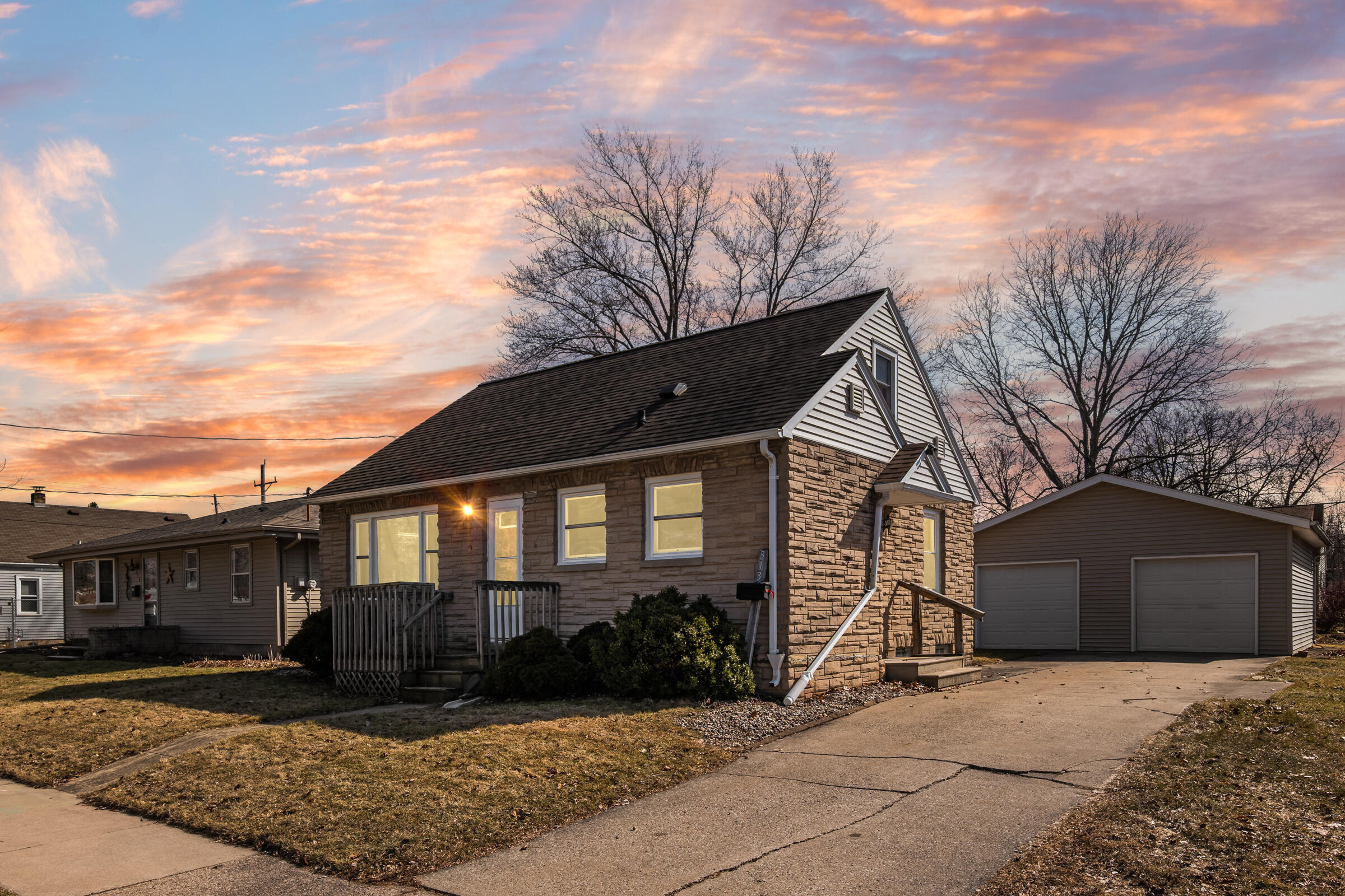 313 East Coolidge Avenue Appleton, WI 54915 - Photo 2 of 27 313-ECoolidgeAve-104