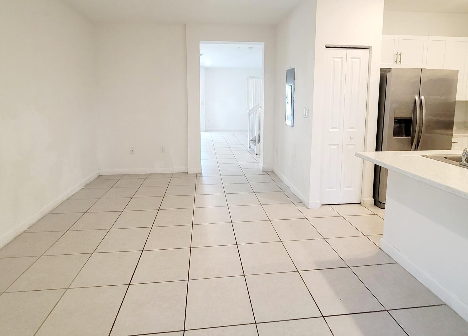 28706 Southwest 133rd Court Homestead, FL 33033 - Photo 5 of 40 20251001165042251450000000-o