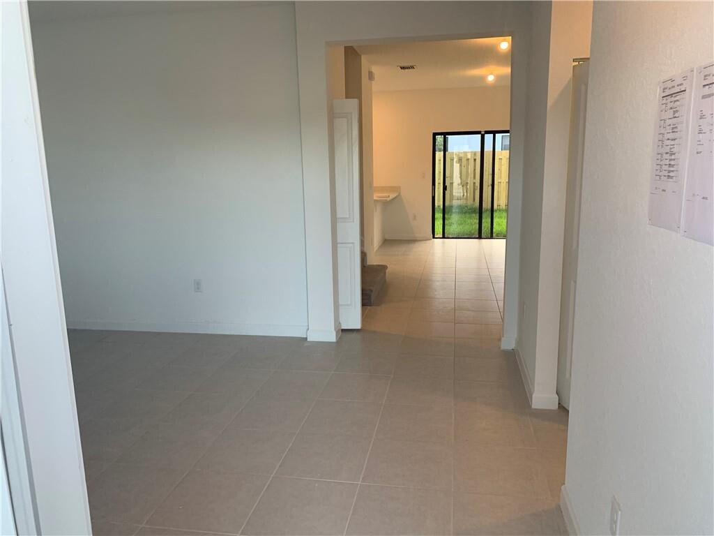 28706 Southwest 133rd Court Homestead, FL 33033 - Photo 7 of 40 20211228031429462742000000-o