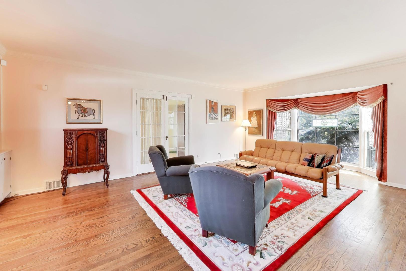 600 Riverwoods Road Mettawa, IL 60045 - Photo 11 of 49 a living room with furniture and a wooden floor