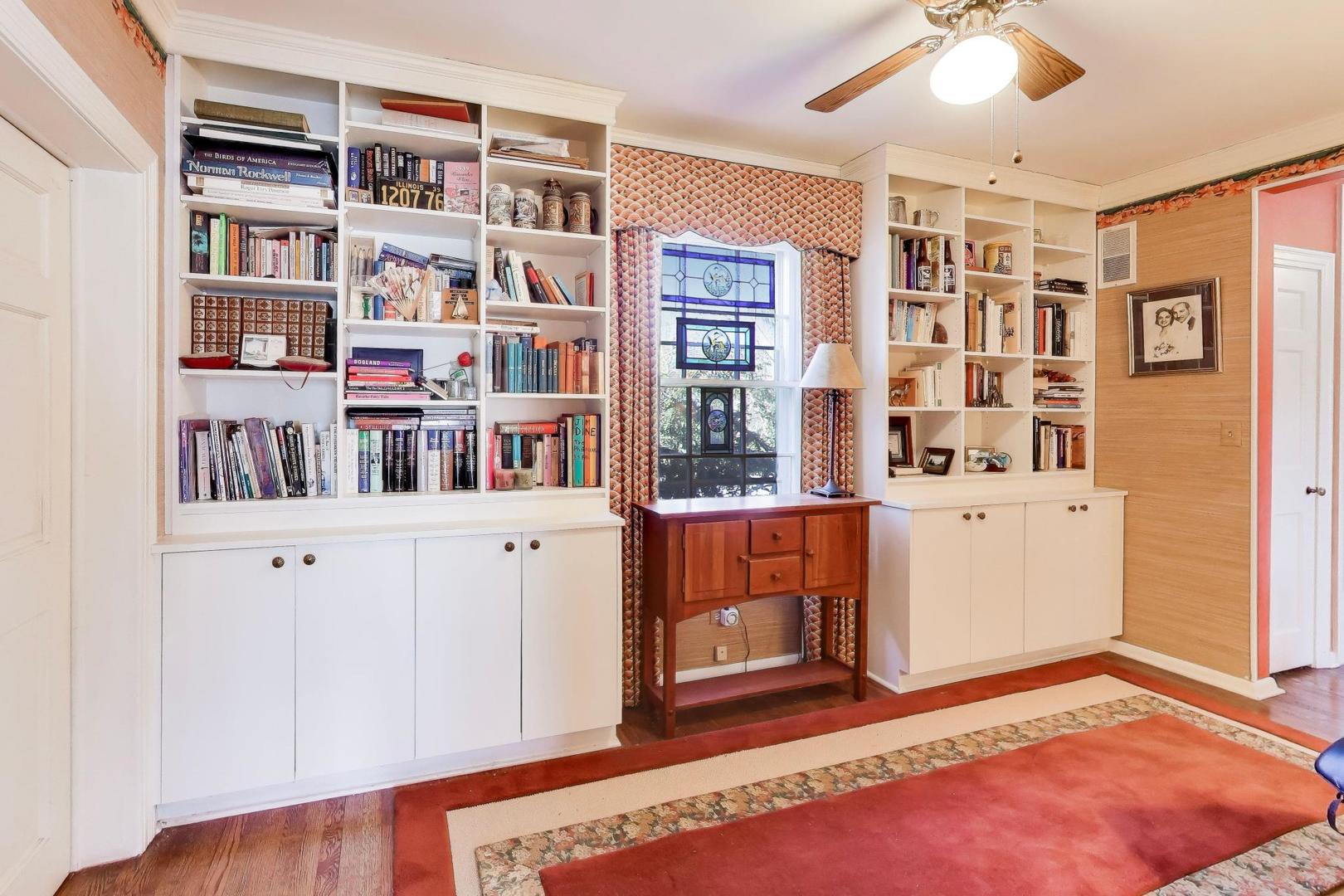 600 Riverwoods Road Mettawa, IL 60045 - Photo 17 of 49 a room with a book shelf and a bookshelf