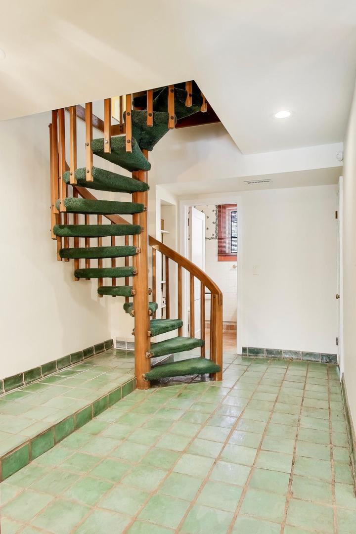 600 Riverwoods Road Mettawa, IL 60045 - Photo 28 of 49 a view of entryway with wooden floor