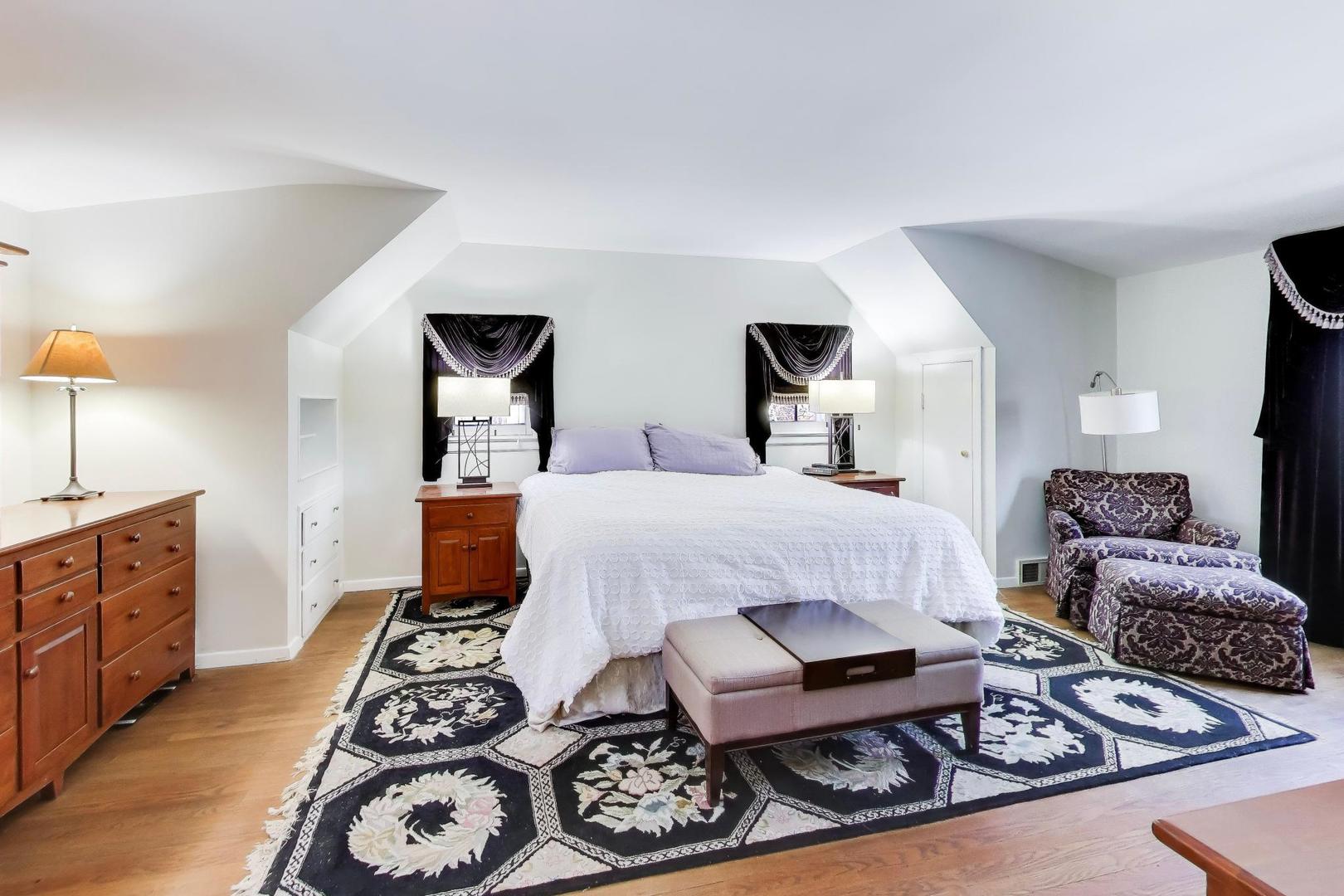 600 Riverwoods Road Mettawa, IL 60045 - Photo 30 of 49 a bedroom with furniture and a rug