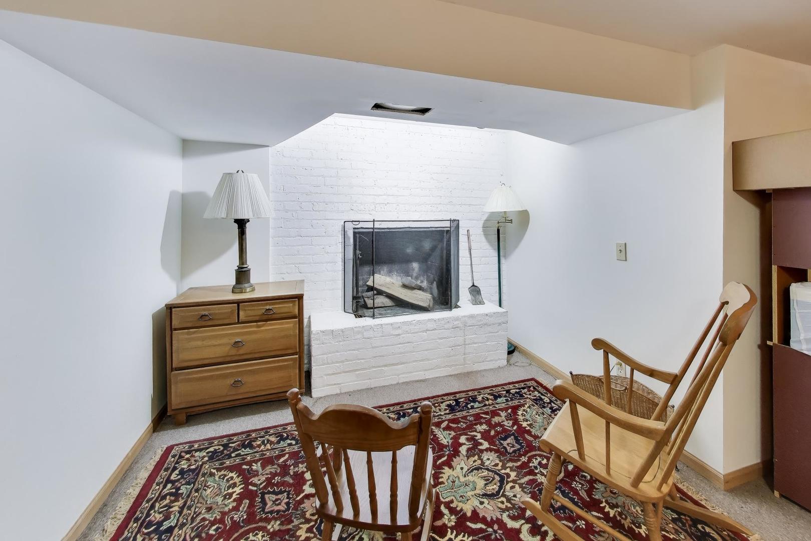 600 Riverwoods Road Mettawa, IL 60045 - Photo 40 of 49 a bedroom with a bed and wooden floor