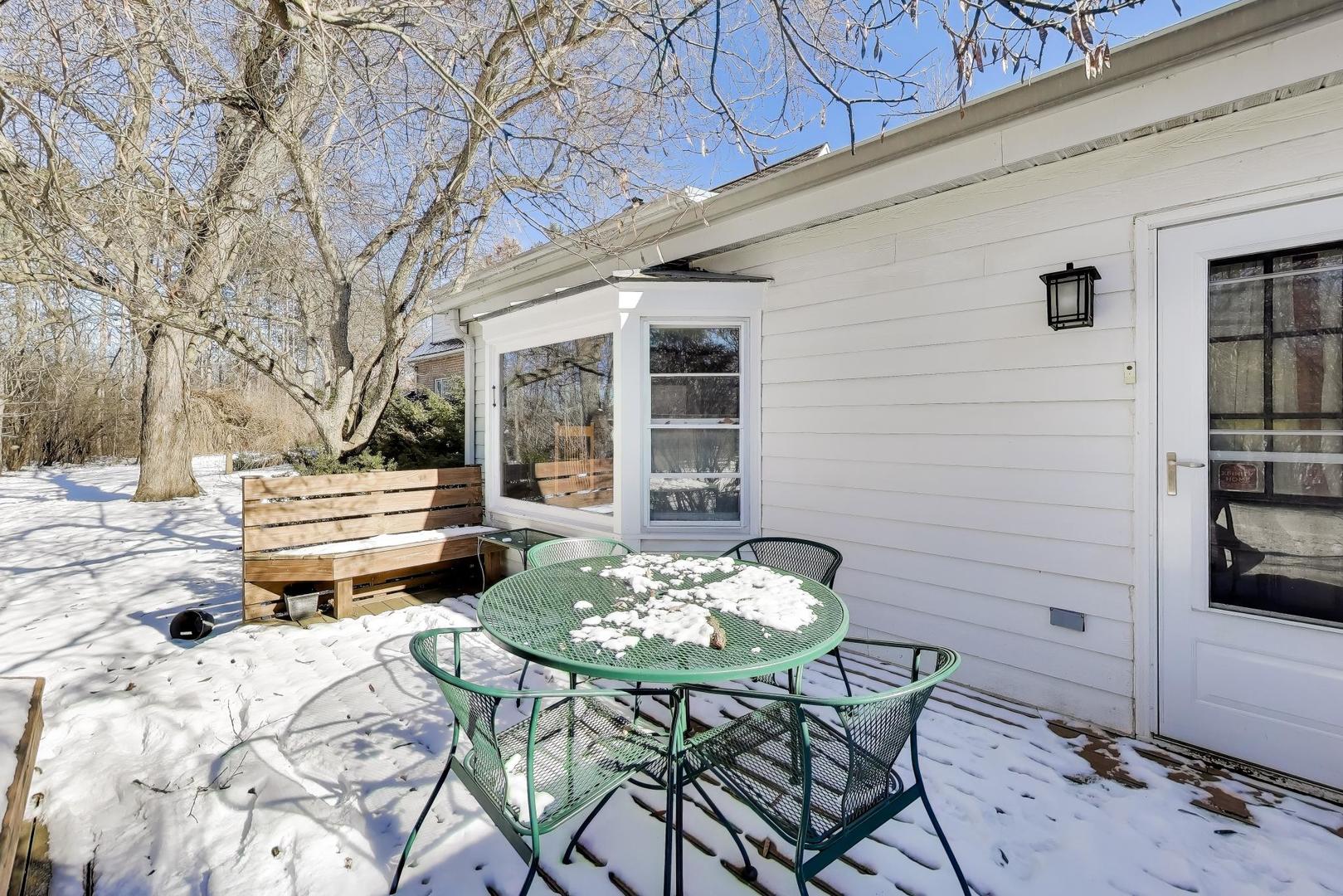600 Riverwoods Road Mettawa, IL 60045 - Photo 7 of 49 a backyard of a house with table and chairs