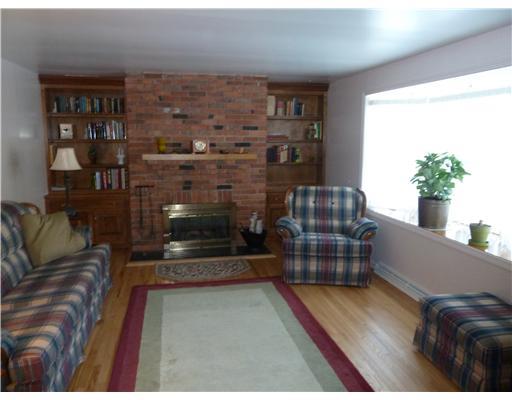 229 Wyngate Road Coraopolis, PA 15108 - Photo 5 of 18 Living Room. Cozy living room with fireplace, builtin bookcases/storage and a bay window! Hardwood floors sparkle !