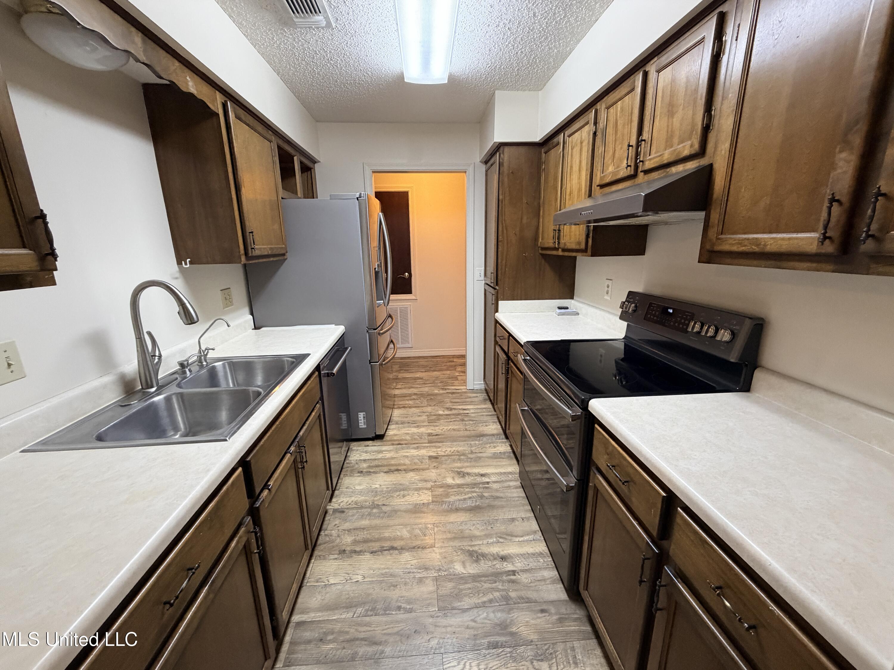 566 Ahuawa Place Diamondhead, MS 39525 - Photo 11 of 20 IMG_6402