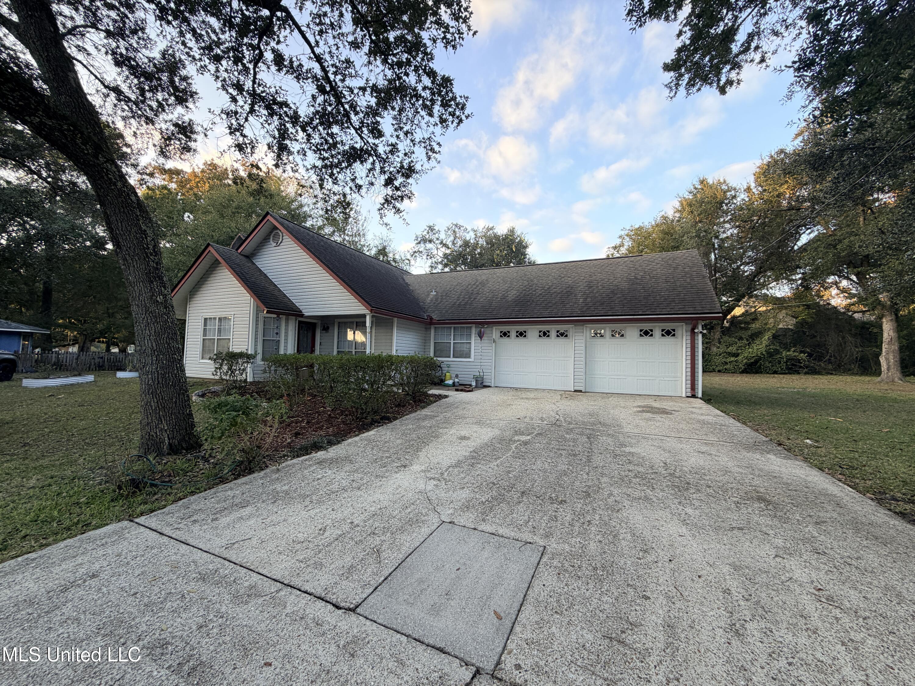 566 Ahuawa Place Diamondhead, MS 39525 - Photo 2 of 20 IMG_6392
