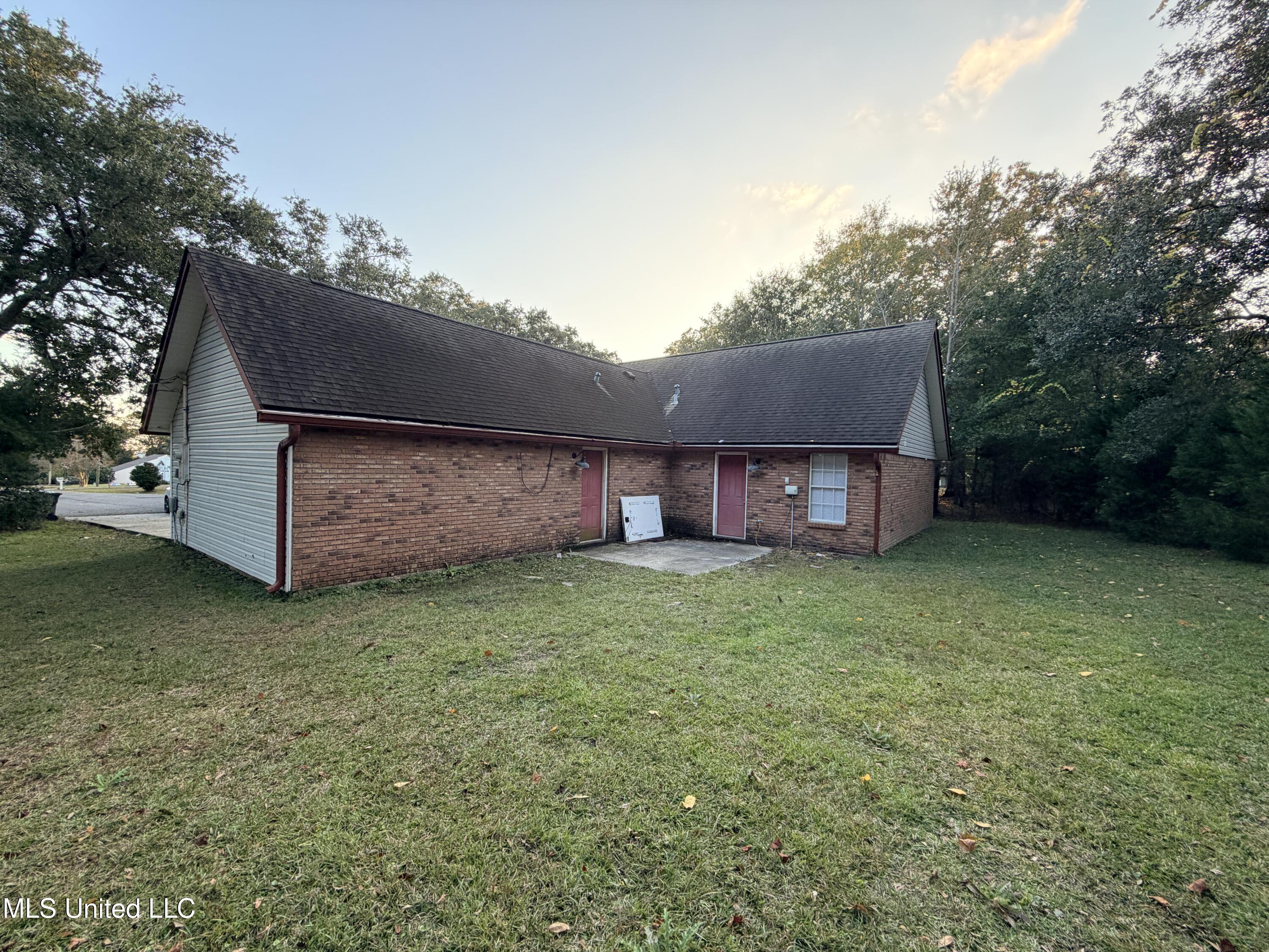 566 Ahuawa Place Diamondhead, MS 39525 - Photo 3 of 20 IMG_6394