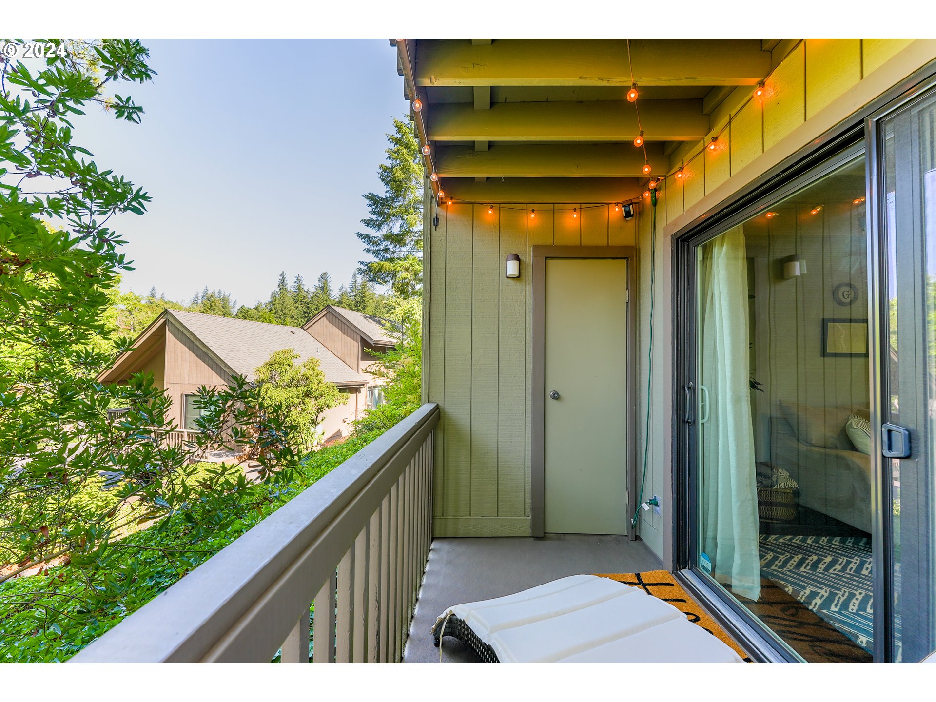 7702 Southwest Barnes Road, Unit D Portland, OR 97225 - Photo 15 of 24