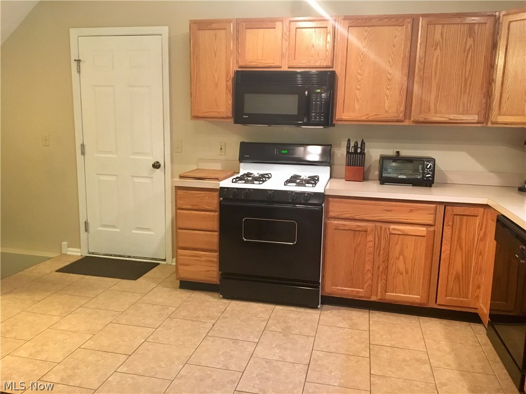 6176 Ridgeview Boulevard North Ridgeville, OH 44039 - Photo 4 of 12