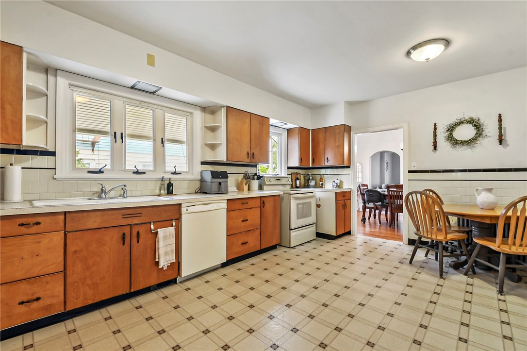 107 Meadow Road Woonsocket, RI 02895 - Photo 23 of 32