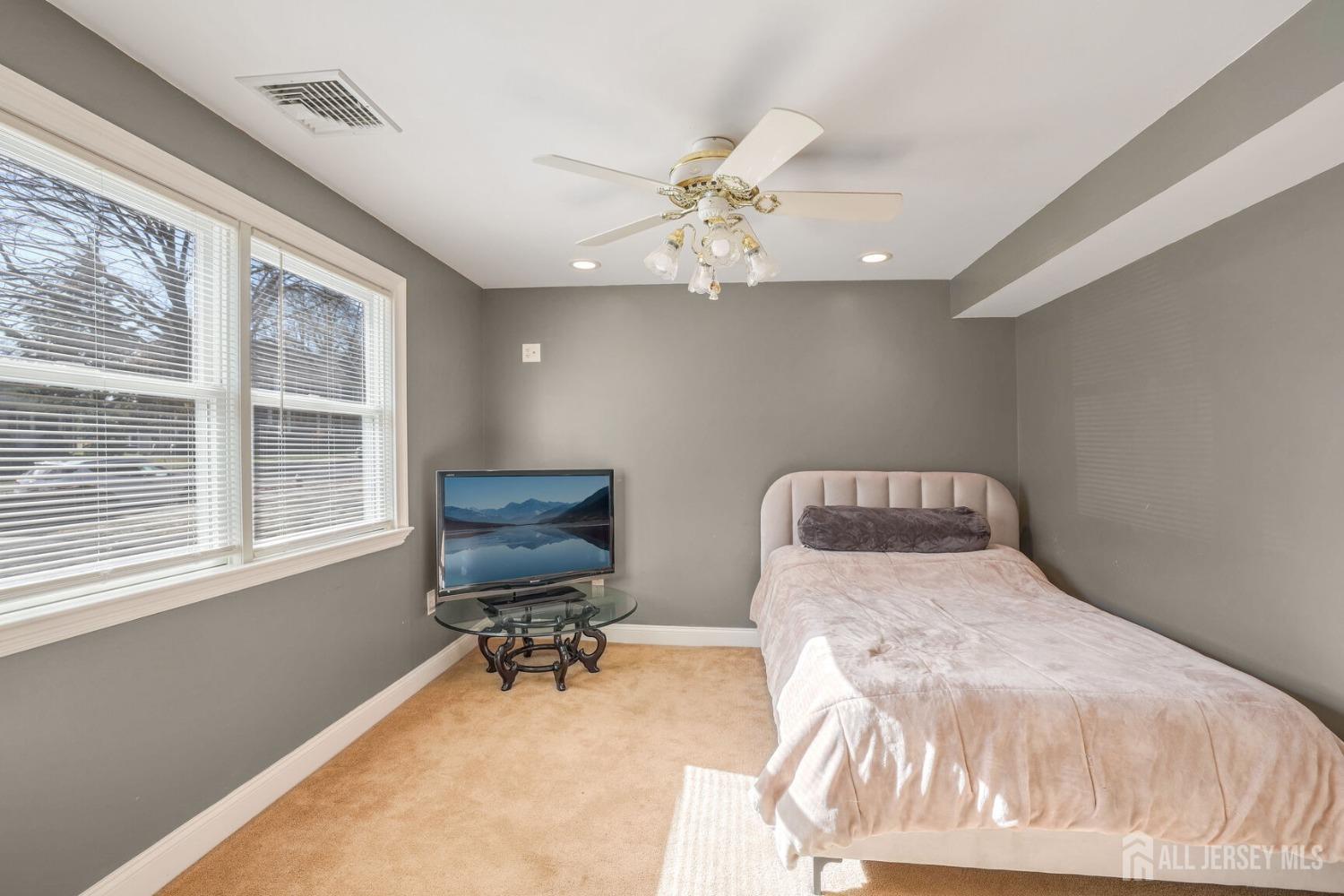 15 Clearview Road East Brunswick, NJ 08816 - Photo 18 of 26 Gallery Image 18