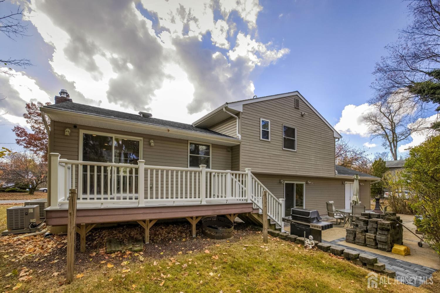 15 Clearview Road East Brunswick, NJ 08816 - Photo 3 of 26 Gallery Image 3