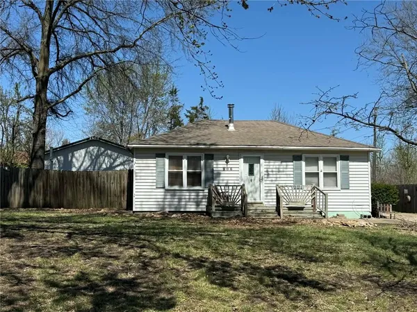 $199,900 | 206 East Alberta Street, McLouth, KS 66054