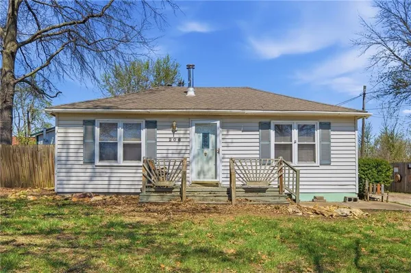 $199,900 | 206 East Alberta Street, McLouth, KS 66054