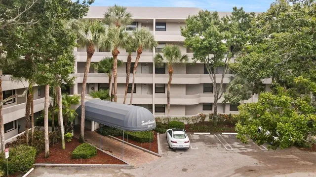 $214,999 | 2070 Homewood Boulevard, Unit 4100, Delray Beach, FL 33445