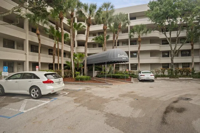 $214,999 | 2070 Homewood Boulevard, Unit 4100, Delray Beach, FL 33445