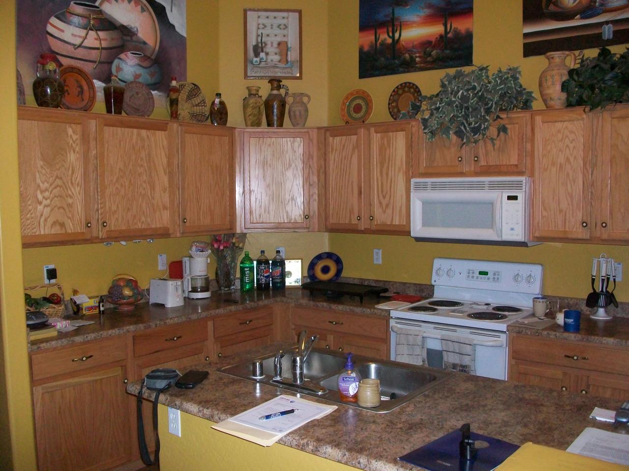14852 West Hearn Road Surprise, AZ 85379 - Photo 5 of 8 Kitchen