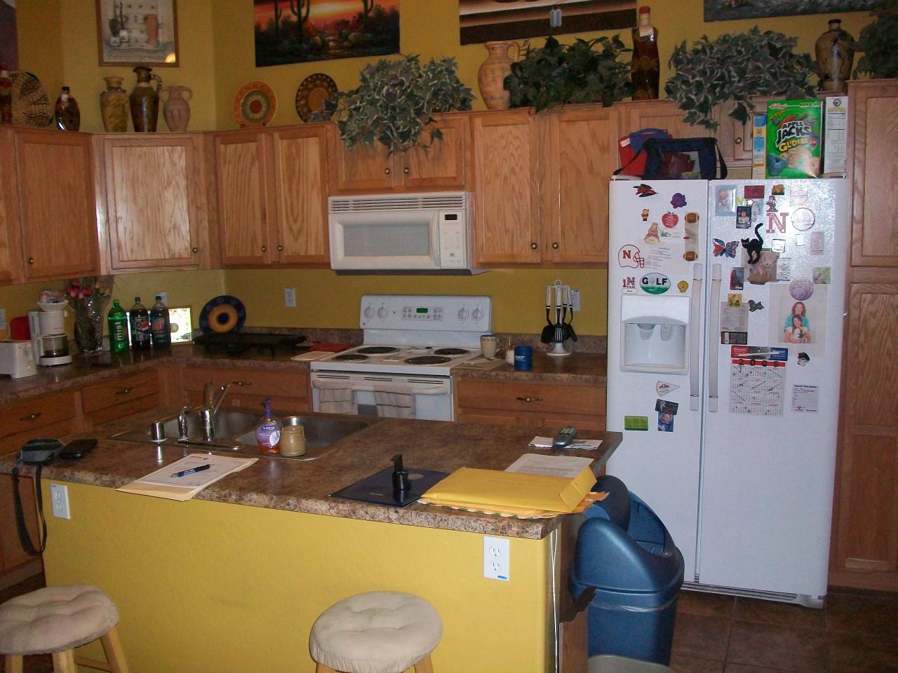 14852 West Hearn Road Surprise, AZ 85379 - Photo 6 of 8 Kitchen2