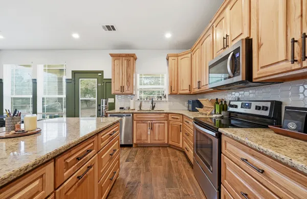 $525,000 | 202 Cedar Hills Drive, Elgin, TX 78621