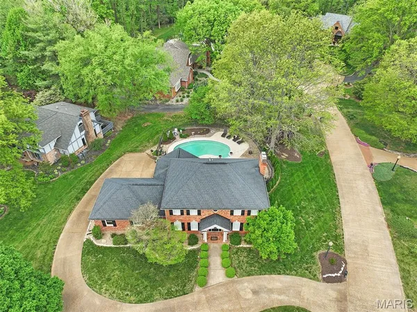 $575,000 | 6 Pinebrook Court, Edwardsville, IL 62025