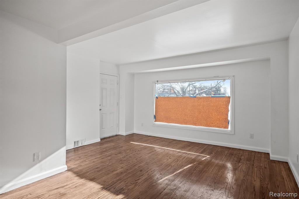 19357 Kelly Road Harper Woods, MI 48225 - Photo 9 of 22