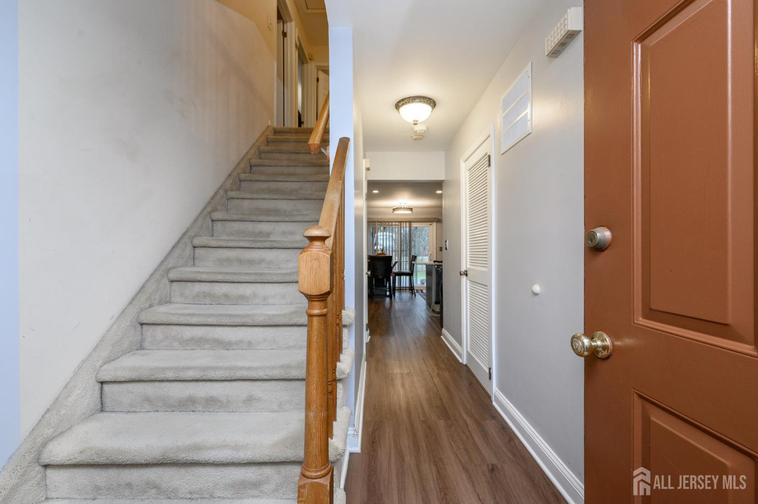 285 Nathan Court Cliffwood, NJ 07721 - Photo 3 of 43