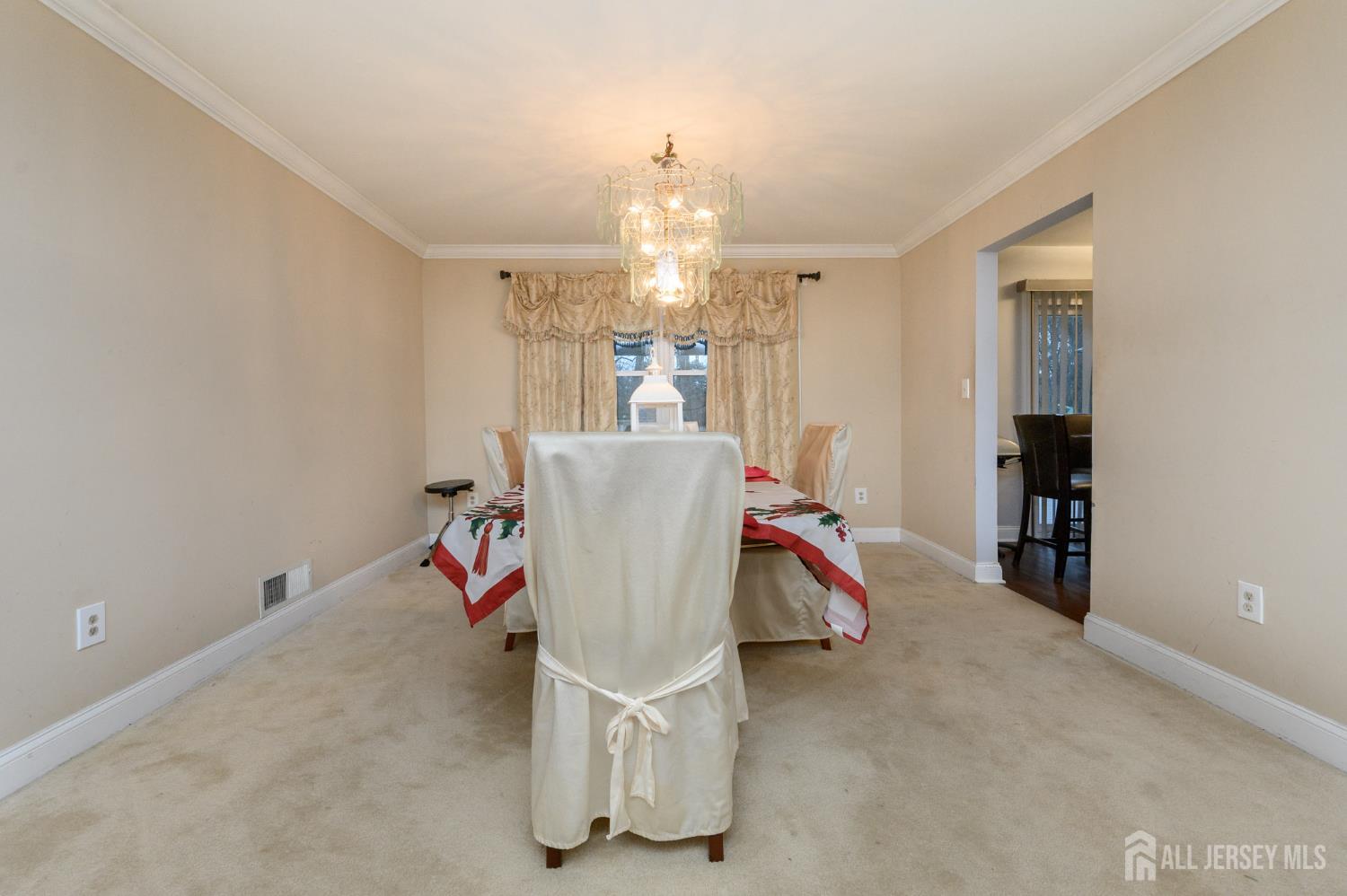 285 Nathan Court Cliffwood, NJ 07721 - Photo 6 of 43