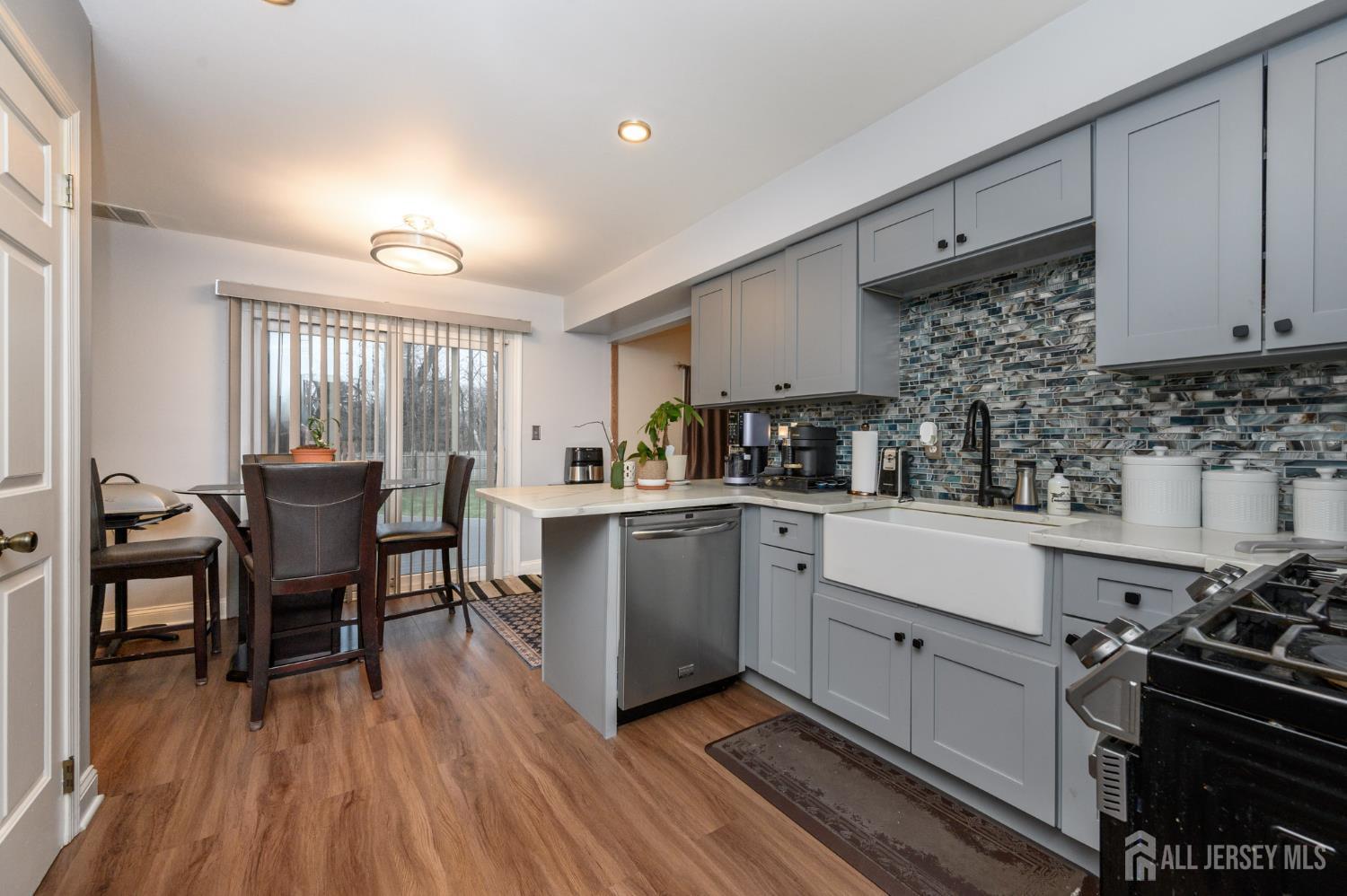 285 Nathan Court Cliffwood, NJ 07721 - Photo 8 of 43