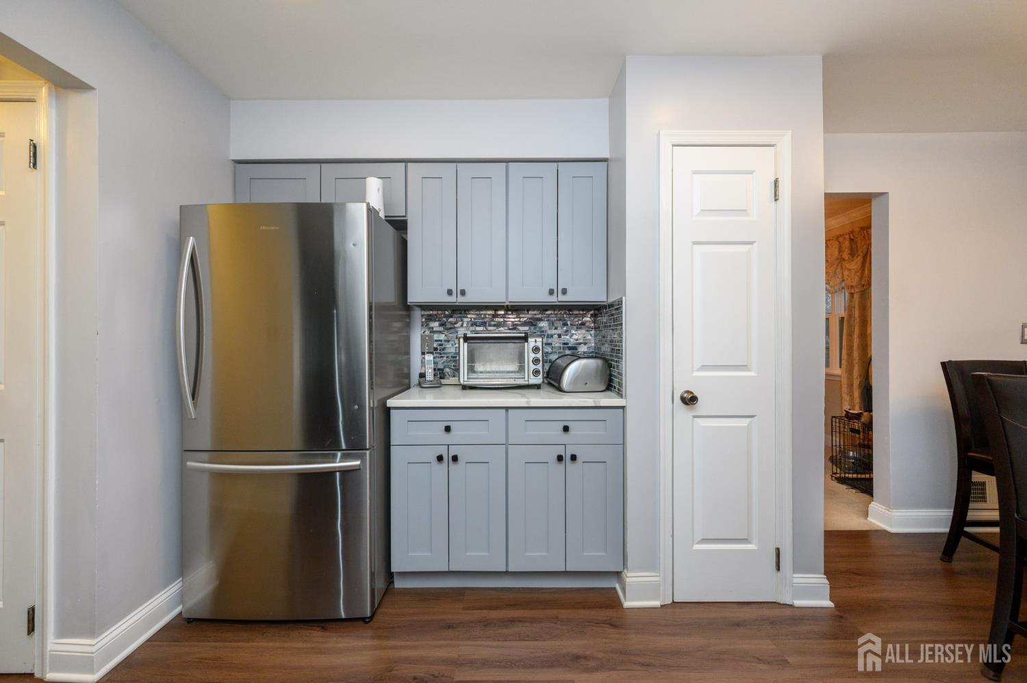 285 Nathan Court Cliffwood, NJ 07721 - Photo 9 of 43